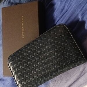 Bottega Veneta Intrecciato Black Leather Zip Wallet